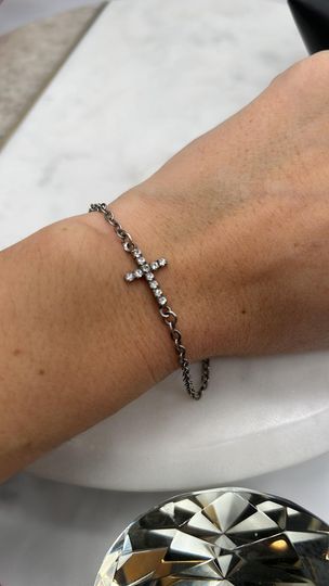 Dainty cross bracelet - Crystal