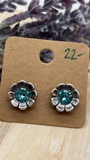 Flower Stud Earrings - Light Turquoise